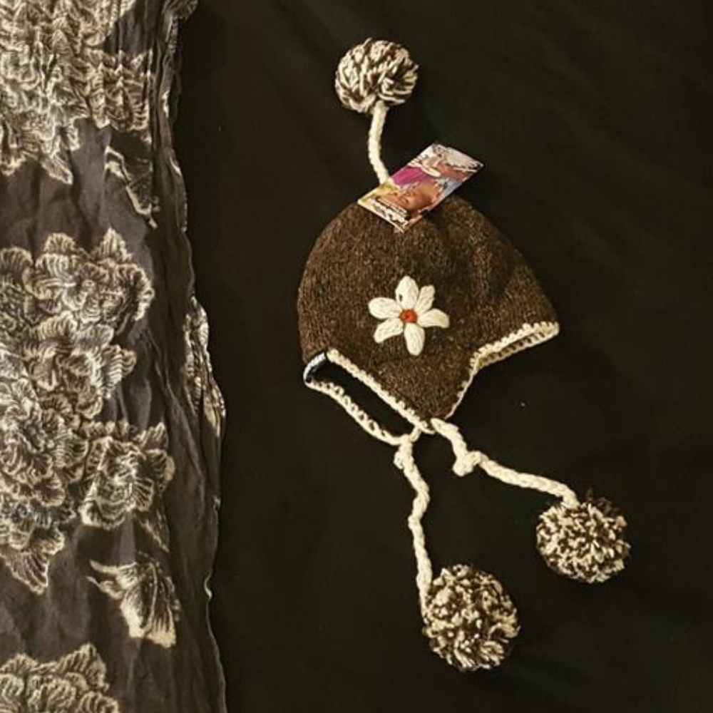 NWT Fair Trade Handmade Winter Hat - Laundromat Janis Toque with Pompoms